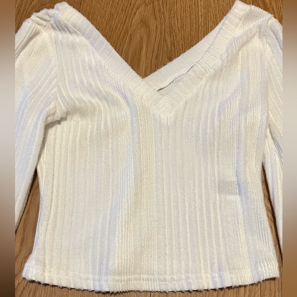 White V-Neck Ribbed Sweater Blouse with Cuffed sleeves - Picture 2 of 5